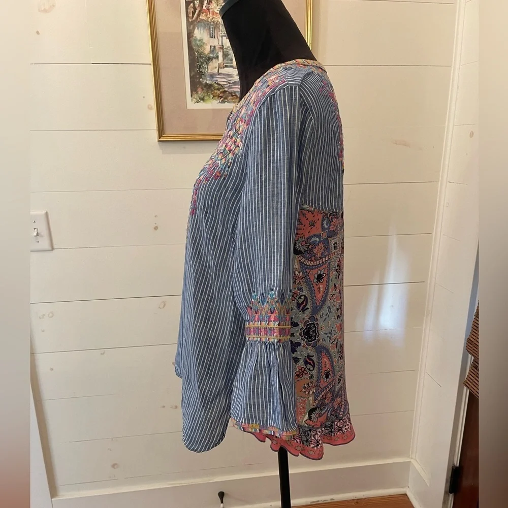 John.Mark V-neck, pullover, top size small embroidered front back and sleeves - Picture 2 of 11